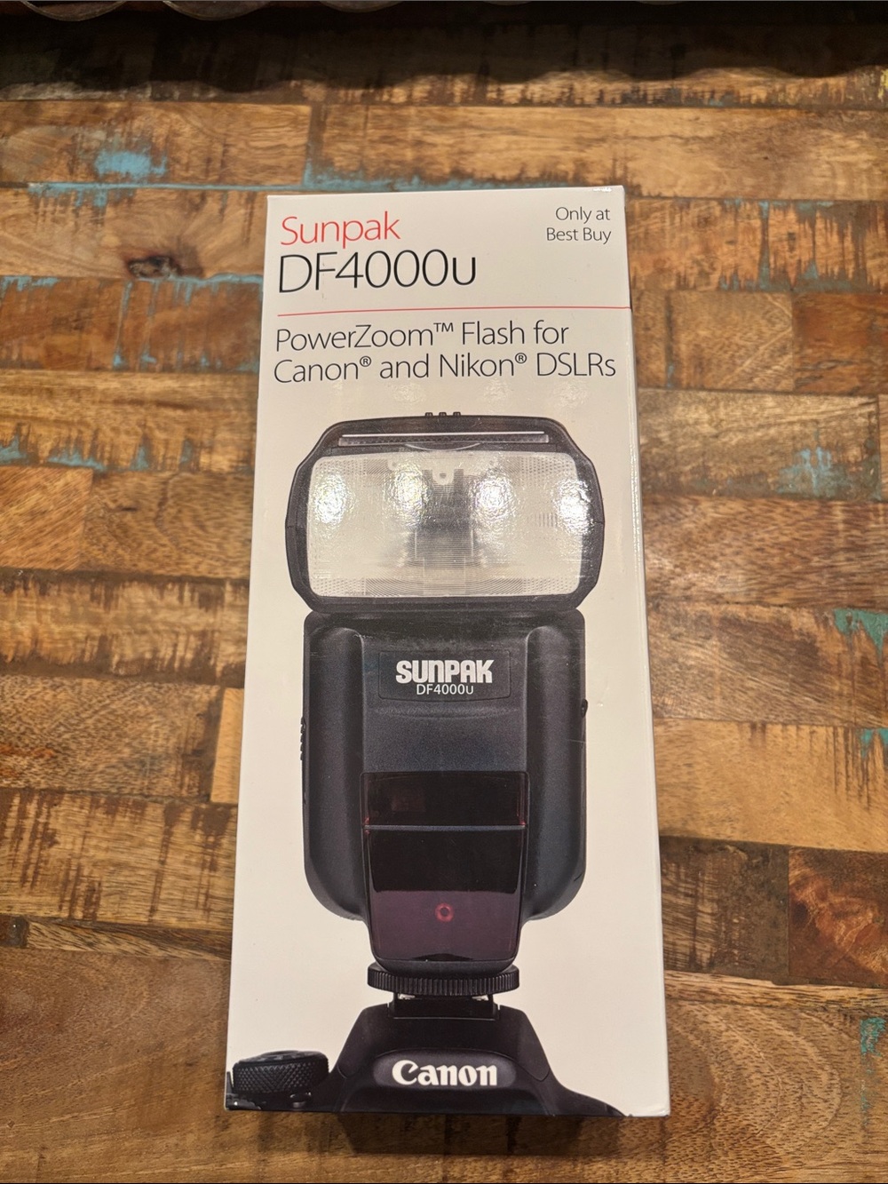 New in Box Sunpak DF4000u PowerZoom Flash for Canon and Nikon Cameras MSRP $70